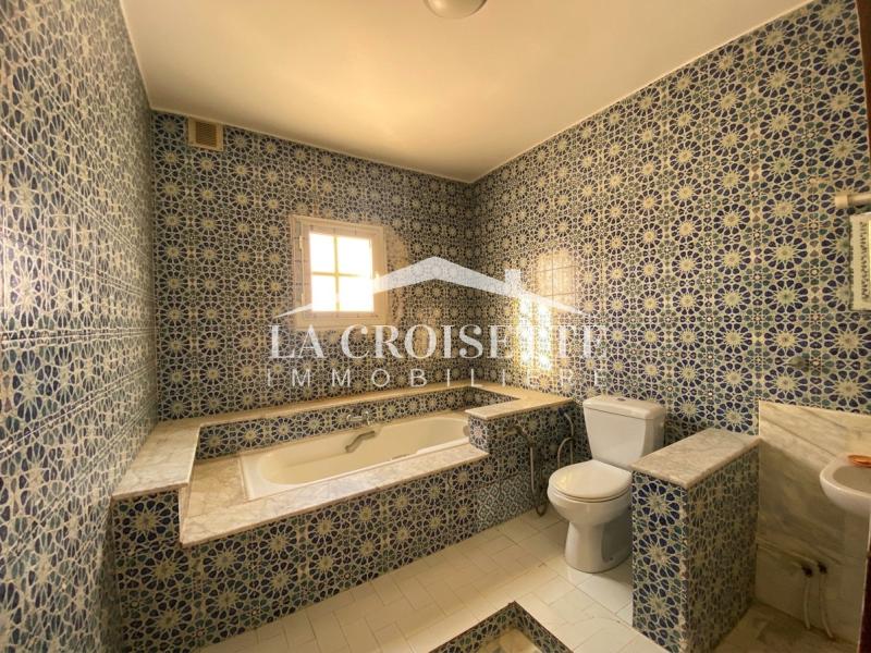 Etage de villa S+3 à La Marsa
